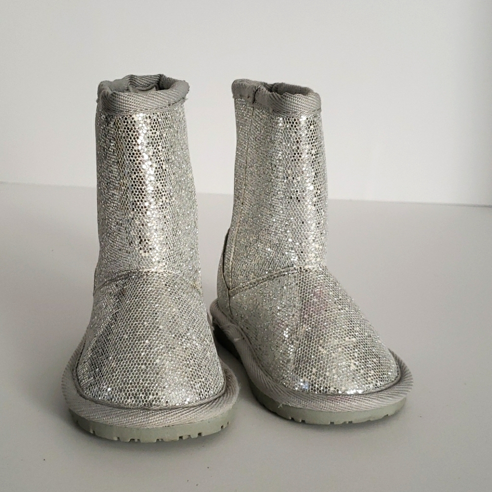 The Children's Place Silver Glitter Boots Girls Toddler Size 4.